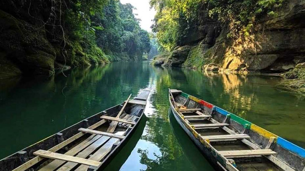 প্রকৃতির নীরবতায় হারিয়ে যাওয়ার ঠিকানা দেবতাখুম