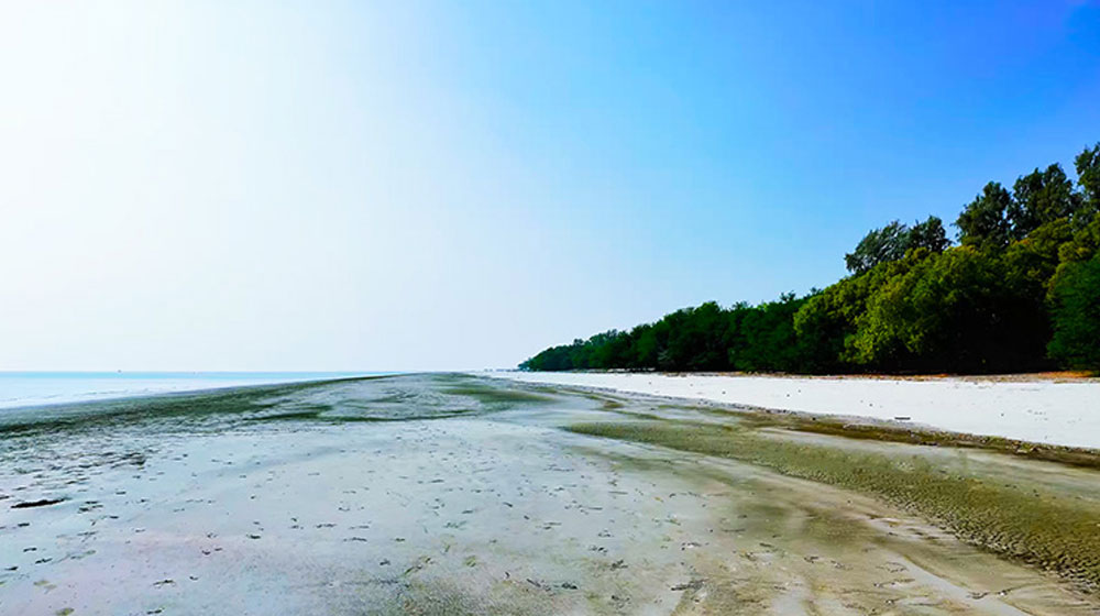 বঙ্গোপসাগরের কোলঘেঁষা নীরব দ্বীপ চর হেয়ার