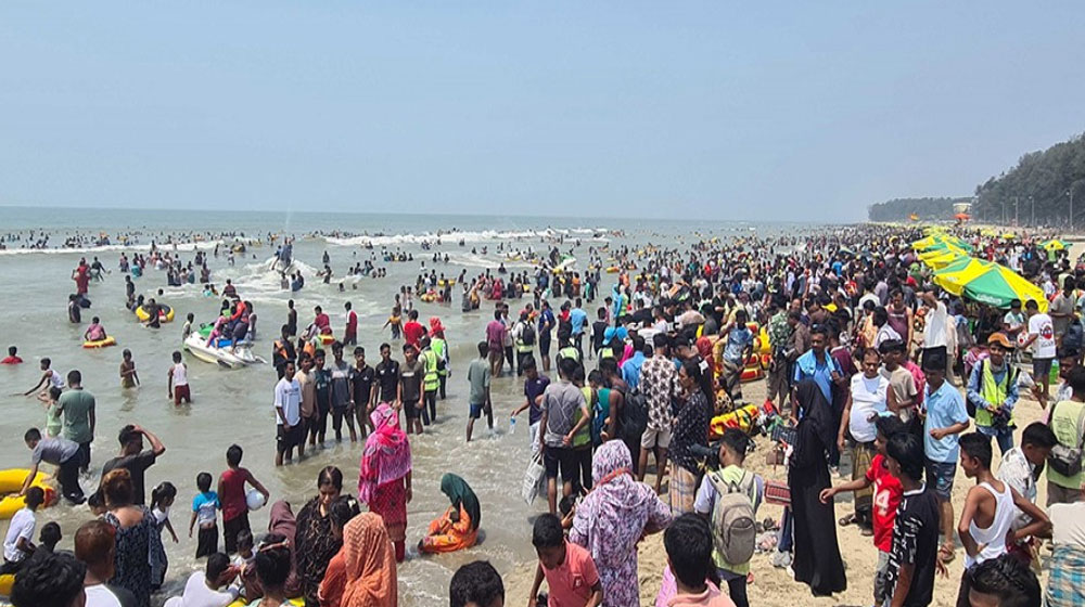 শবে বরাতের ছুটিতে কক্সবাজারে পর্যটকের ঢল