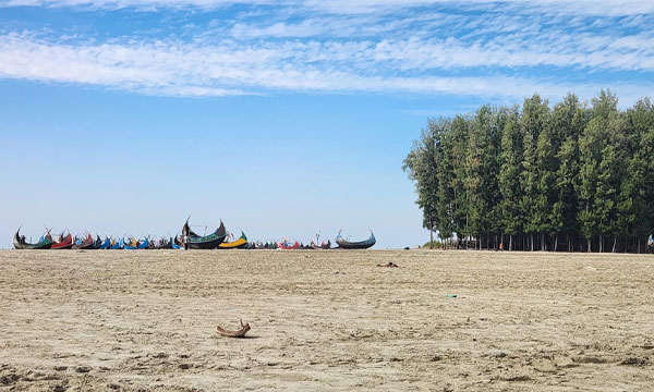 পর্যটকশূন্য কক্সবাজারে কর্মহীন হাজারো শ্রমিক