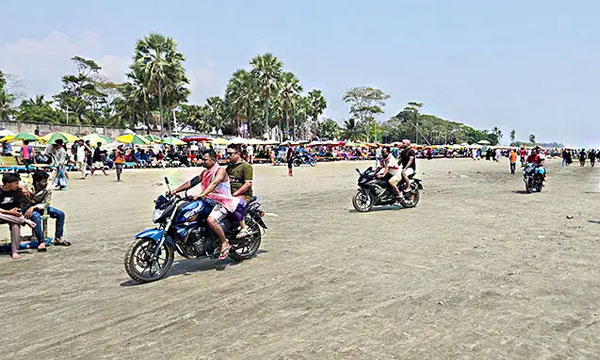 মোটরসাইকেলের দাপটে নষ্ট হচ্ছে কুয়াকাটার পরিবেশ