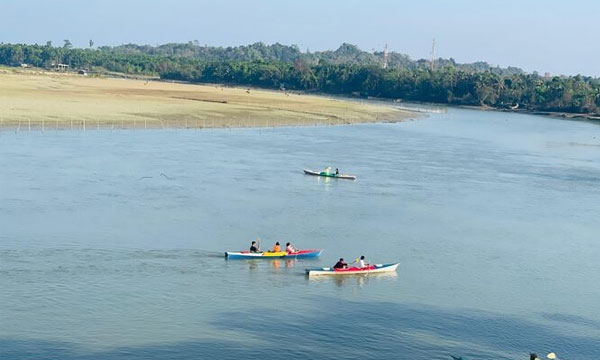 মেরিন ড্রাইভে নতুন আকর্ষণ রেজু খালের কায়াকিং