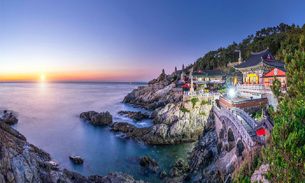 বুসানের সমুদ্রতীরে রহস্যময় হায়েডং ইয়ংগুংসা