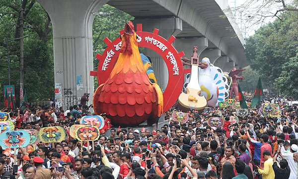 রঙ ও সুরে মাতলো বৈশাখী শোভাযাত্রা
