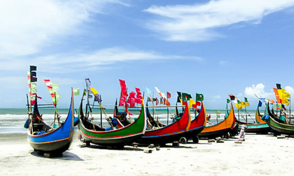 নববর্ষে রঙিন কক্সবাজারে পর্যটকদের ঢল