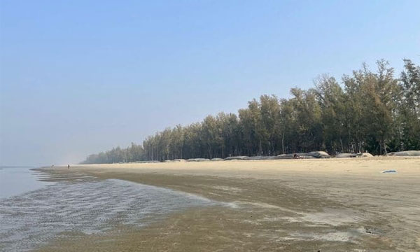 কক্সবাজারে নিরিবিলি কবিতা চত্বর বিচ