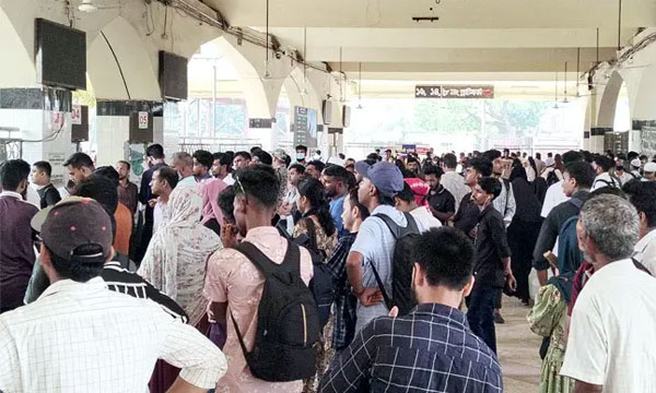 স্বস্তির ঈদযাত্রা নিশ্চিত করতে ব্যাগে রাখুন এই জরুরি জিনিসগুলো