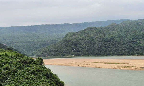 মেঘালয় পাহাড়ের পাদদেশে প্রকৃতির অনন্য ঠিকানা
