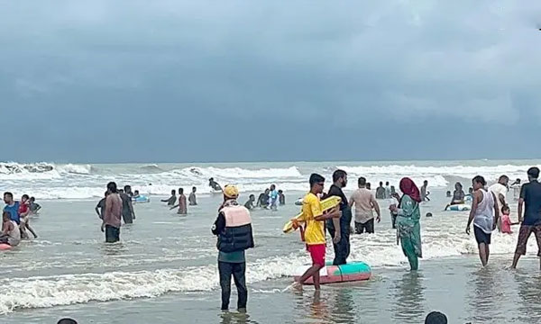 অফ সিজনেও পর্যটকে মুখর কক্সবাজার, বদলে যাচ্ছে বর্ষাকালের পর্যটনের চিত্র