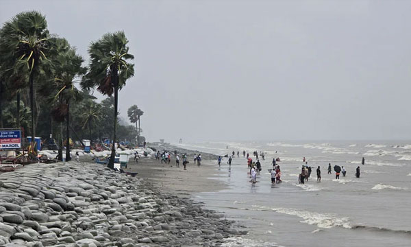 বৈরী আবহাওয়ায় কক্সবাজার-কুয়াকাটার পর্যটন ব্যবসায় ধস