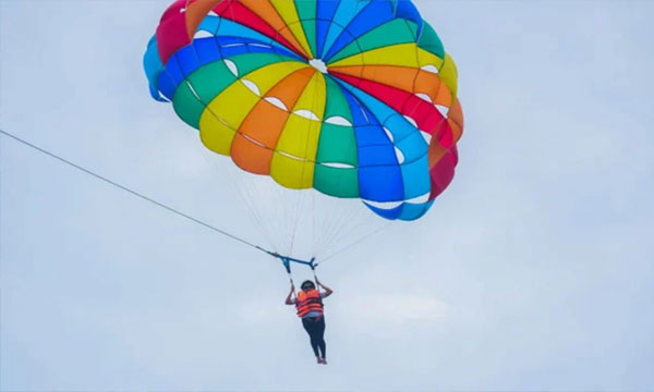 প্যারাসেইলিং করতে গিয়ে প্রাণ গেল খুলনার পর্যটকের
