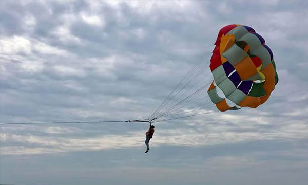 পর্যটক মৃত্যুর পর কক্সবাজারে সব প্যারাসেইলিং বন্ধ