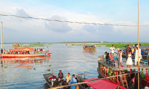 চলনবিলে বর্ষার নৌভ্রমণে পর্যটকের ঢল, ইকো-পর্যটনের সম্ভাবনায় নতুন আশা