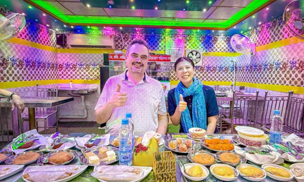 বরিশালের ঐতিহ্যবাহী মিষ্টিতে মুগ্ধ মার্কিন রাষ্ট্রদূত