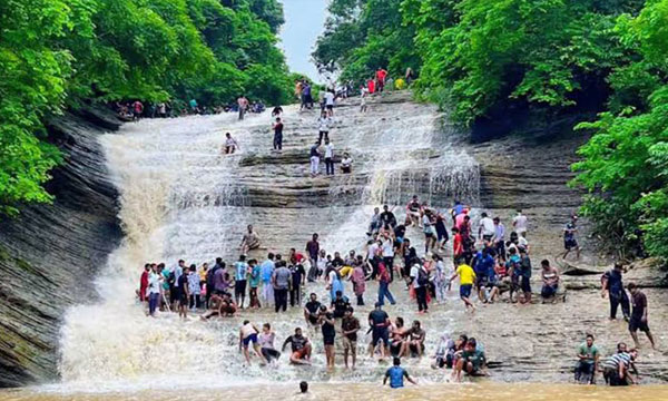 বর্ষায় সীতাকুণ্ডের ঝরনায় পর্যটকের ঢল