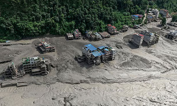 নেপালে ভয়াবহ বন্যা, ৯৫ মরদেহ উদ্ধার, ৪০৩ পর্যটক নিখোঁজ
