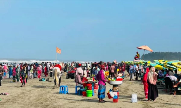 টানা চার দিনের ছুটিতে কক্সবাজারে পর্যটকদের ঢল
