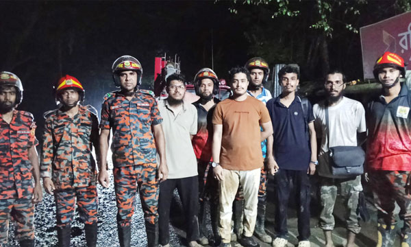 বৃষ্টিতে পথ হারিয়ে সীতাপাহাড়ে আটকা, উদ্ধার ৪ পর্যটক