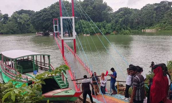 পানির নিচে রাঙামাটির ঝুলন্ত সেতু, হতাশ পর্যটকরা