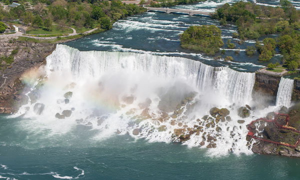 যুক্তরাষ্ট্র ভ্রমণে অনীহা, বিকল্প গন্তব্যে ঝুঁকছেন কানাডিয়ানরা