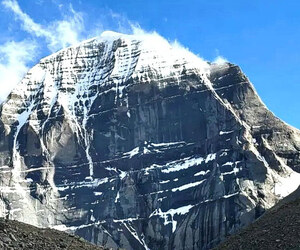 ইতিহাস ও আধ্যাত্মিকতায় গড়া ৫ পবিত্র পর্বত