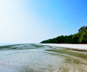 বঙ্গোপসাগরের কোলঘেঁষা নীরব দ্বীপ চর হেয়ার