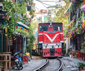 হ্যানয়ের ট্রেন স্ট্রিট, যা আপনার প্রাণও নিয়ে নিতে পারে