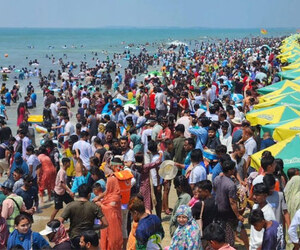 ঈদে কক্সবাজারে তিন দিনে সাড়ে তিন লাখ পর্যটক