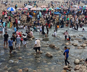 পর্যটকের ভিড়ে সরগরম সিলেটের স্পট