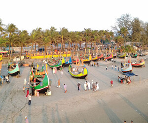 টেকনাফ ও শাহপরীর দ্বীপে পর্যটকদের সরগরম উপস্থিতি