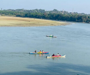 মেরিন ড্রাইভে নতুন আকর্ষণ রেজু খালের কায়াকিং