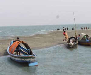 ঢাকার কাছে জনপ্রিয় ভ্রমণ গন্তব্য মৈনট ঘাট