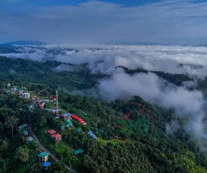 পাহাড়ি ঢলে সাজেকে আটকা ৪ শতাধিক পর্যটক