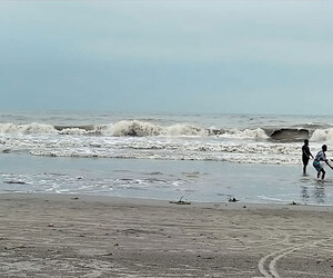 পর্যটক সংকটে ধুঁকছে সাগরকন্যা কুয়াকাটা