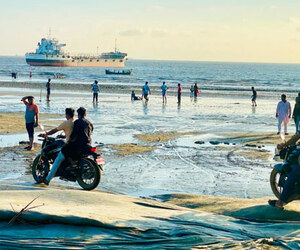 পারকি সৈকতে পার্কিং ফি, ক্ষুব্ধ পর্যটকেরা
