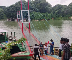 পানির নিচে রাঙামাটির ঝুলন্ত সেতু, হতাশ পর্যটকরা