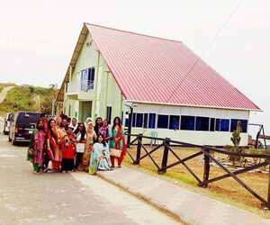 নারীরা গ্রুপ ট্যুরে গেলে যে বিষয়গুলো খেয়াল রাখবেন