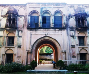 বুড়িগঙ্গার ওপারে যে প্রাসাদে বন্দি ছিলেন নবাবের পরিবার