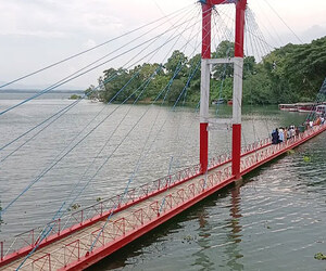 এক মাস পর পর্যটকদের জন্য খুলল রাঙামাটির ঝুলন্ত সেতু