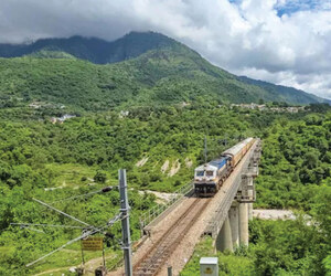 ৭৪ ঘণ্টার সফরে ভারতের নানা রূপ দেখায় যে ট্রেন
