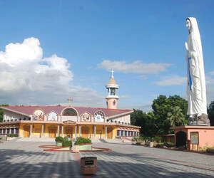 নাটোর ভ্রমণে দেখে আসুন বনপাড়ার ক্যাথলিক মিশন